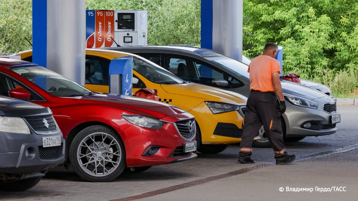 В 45 регионах РФ зафиксировано сокращение числа очередей на АЗС, свидетельствует анализ...