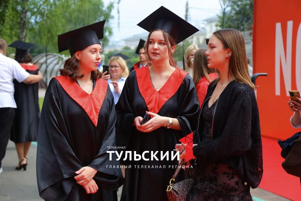 🧑‍🎓Магистрам ТулГУ сегодня вручили красные дипломы
