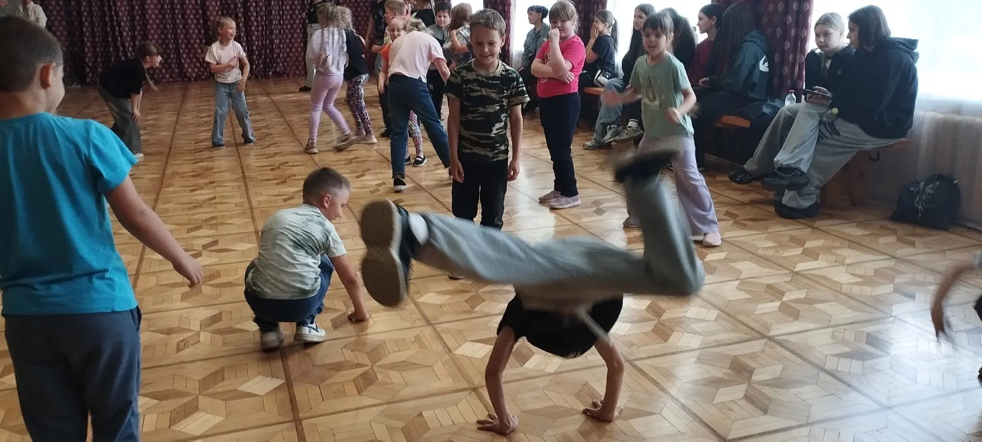 Новый день...
Сегодня наши отряды побывали на танцевально - развлекательной программе в доме культур