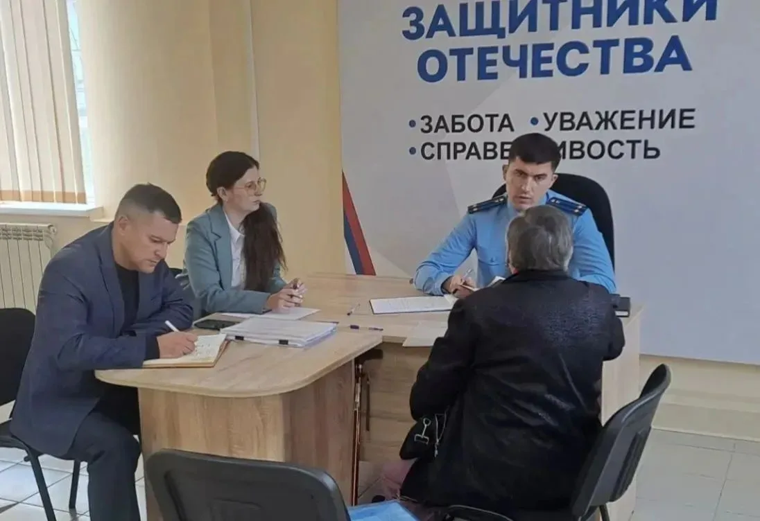 🗣 Прокурор Мостовского района Алексей Минаков провёл серию личных приёмов граждан — и ...