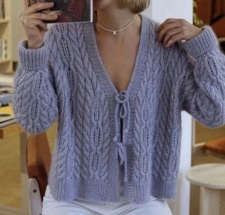 Кардиган Vivian на завязках. Вам понадобятся материалы:
Пряжа (вяжется в две нити)
Lana Grossa Alta 