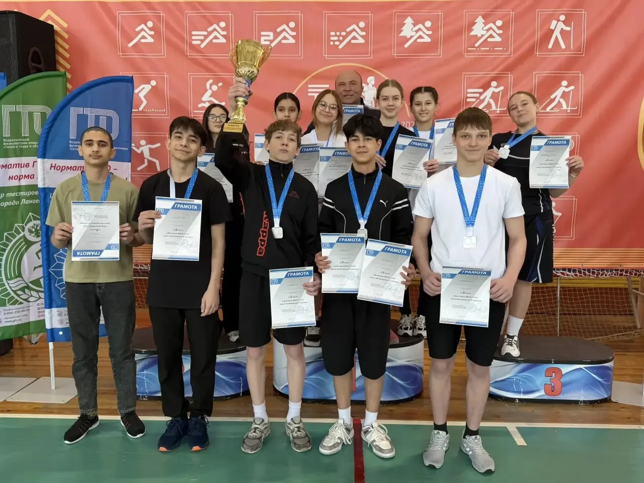 🎉 Наши спортсмены показали отличные результаты на Фестивале ГТО! 🎉  Команда, состоящая из спортивных