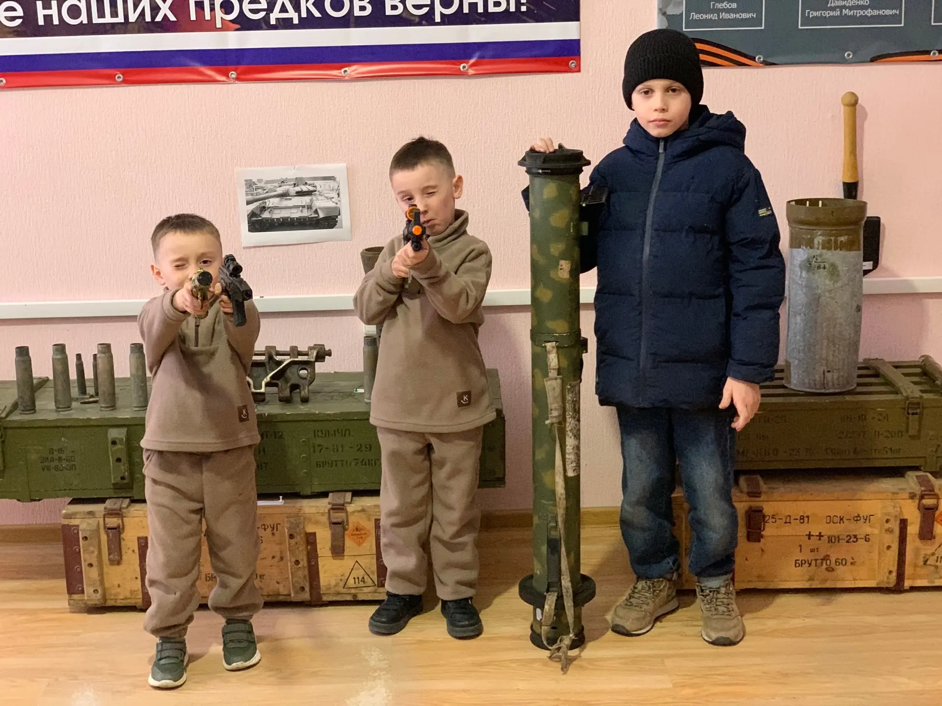 Ученики Арт-студии Алины Яцковой посетили зал СВО.