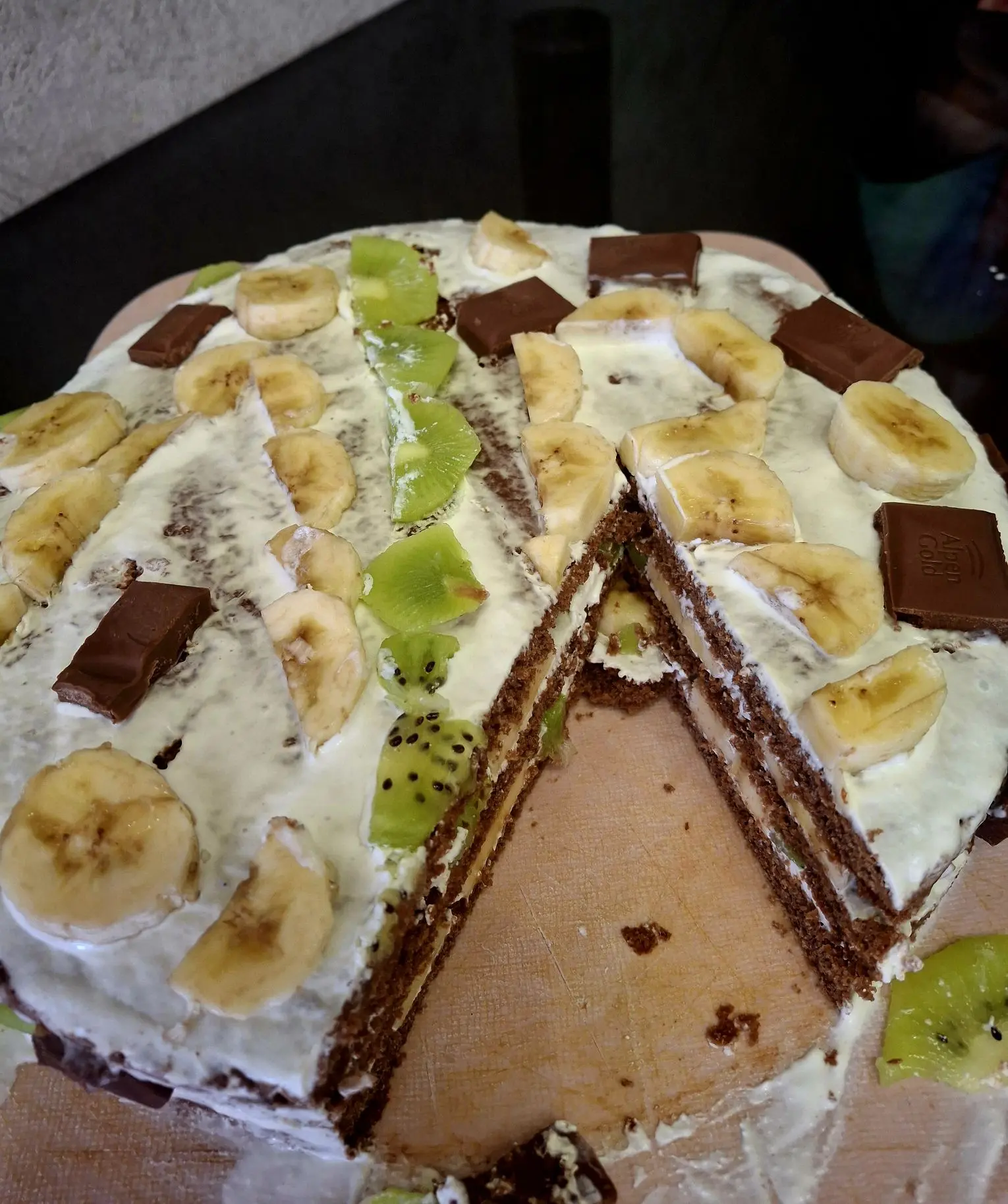 Вот и он — самодельный 🎂! Нежный, шоколадно-фруктовый, сделанный с  душой . К блинам —...