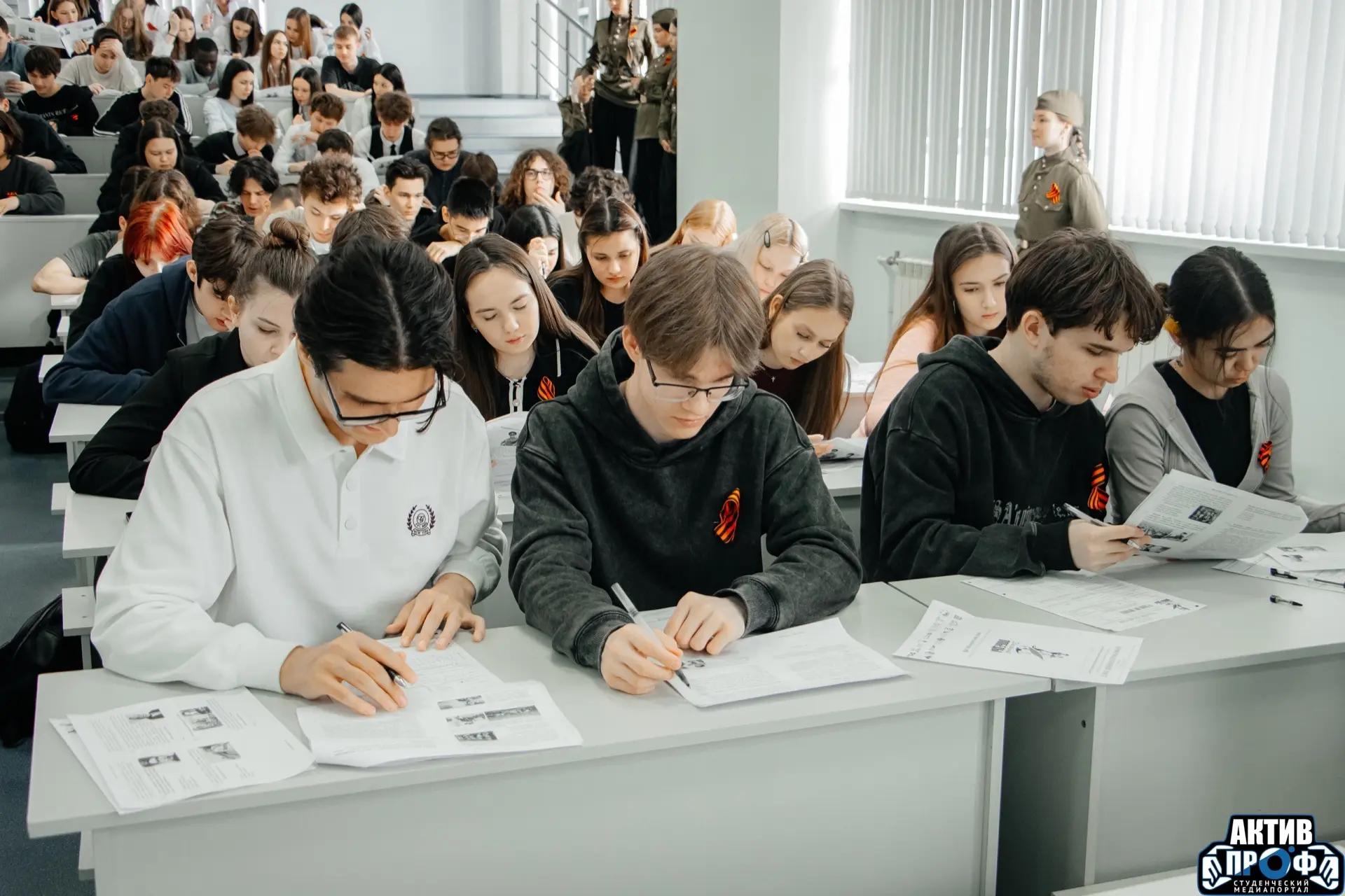 Мы помним! Мы гордимся!  Сегодня в институте традиционно прошла Международная патриотическая акция «