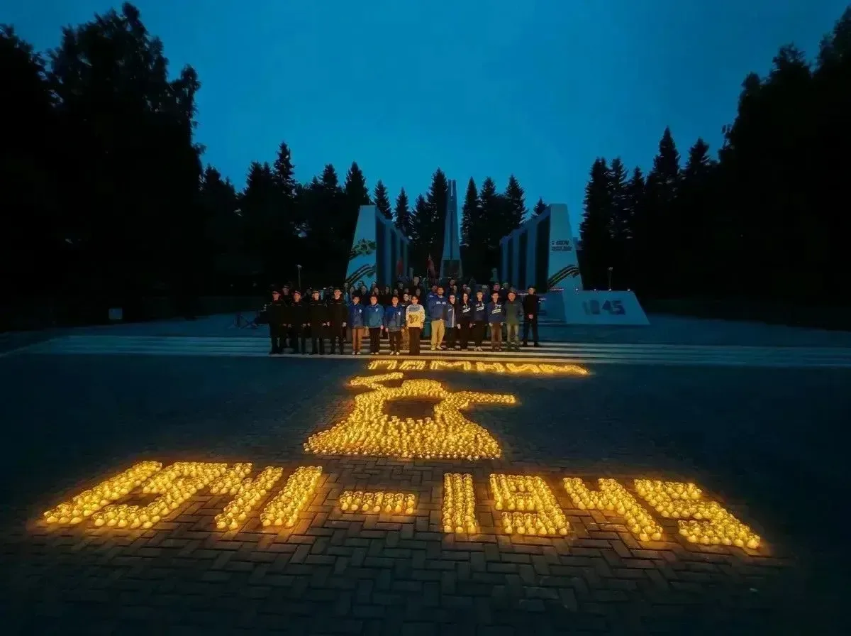 В ГОРНО-АЛТАЙСКЕ ПРОШЛИ АКЦИИ «СВЕЧА ПАМЯТИ» И «ОГНЕННЫЕ КАРТИНЫ ВОЙНЫ»