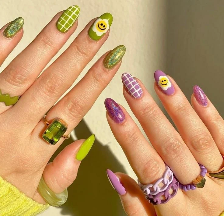 Необычные ногти

💅 Маникюр