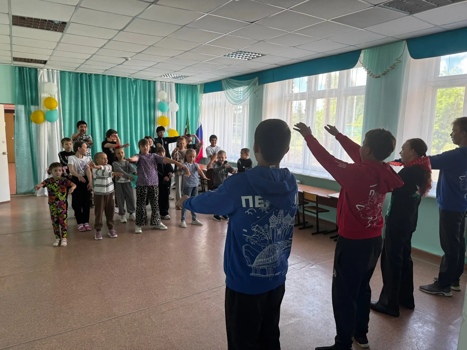 Дорогие друзья, спешим поделиться радостной новостью — первый день пришкольного лагеря ...