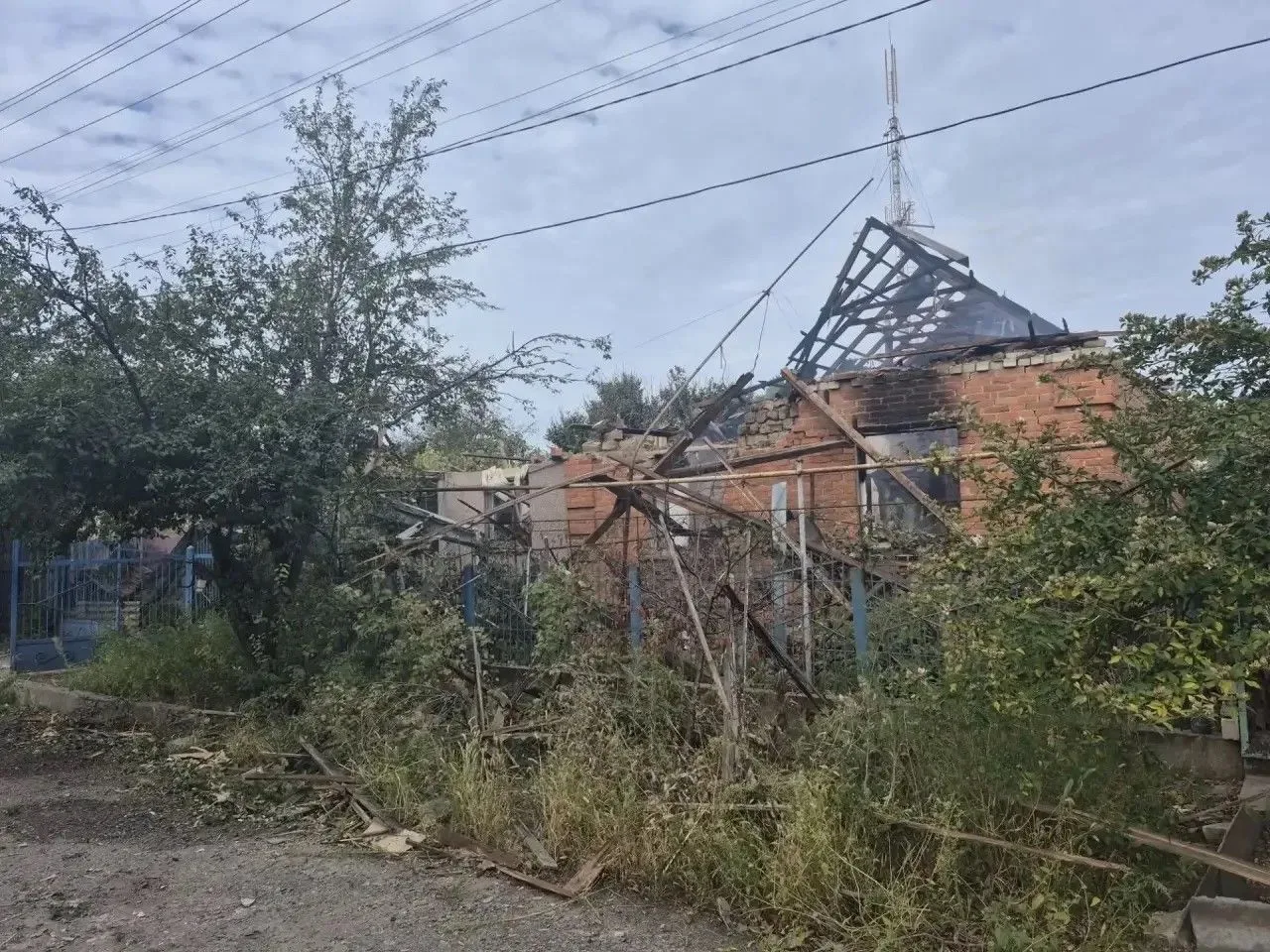🔵 В Таврийске ВСУ вновь атаковали жилой сектор.