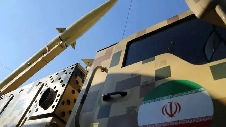 Иран атаковал военные базы США в ОАЭ и Кувейте, пишет IRNA со ссылкой на армию страны.