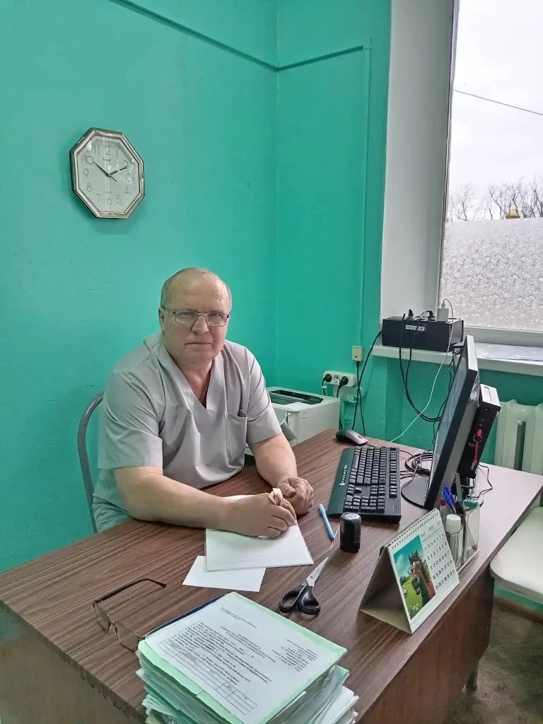 🎉Сегодня свой день рождения празднует заведующий Батуринской участковой больницей Стародуб Е.И.!   У