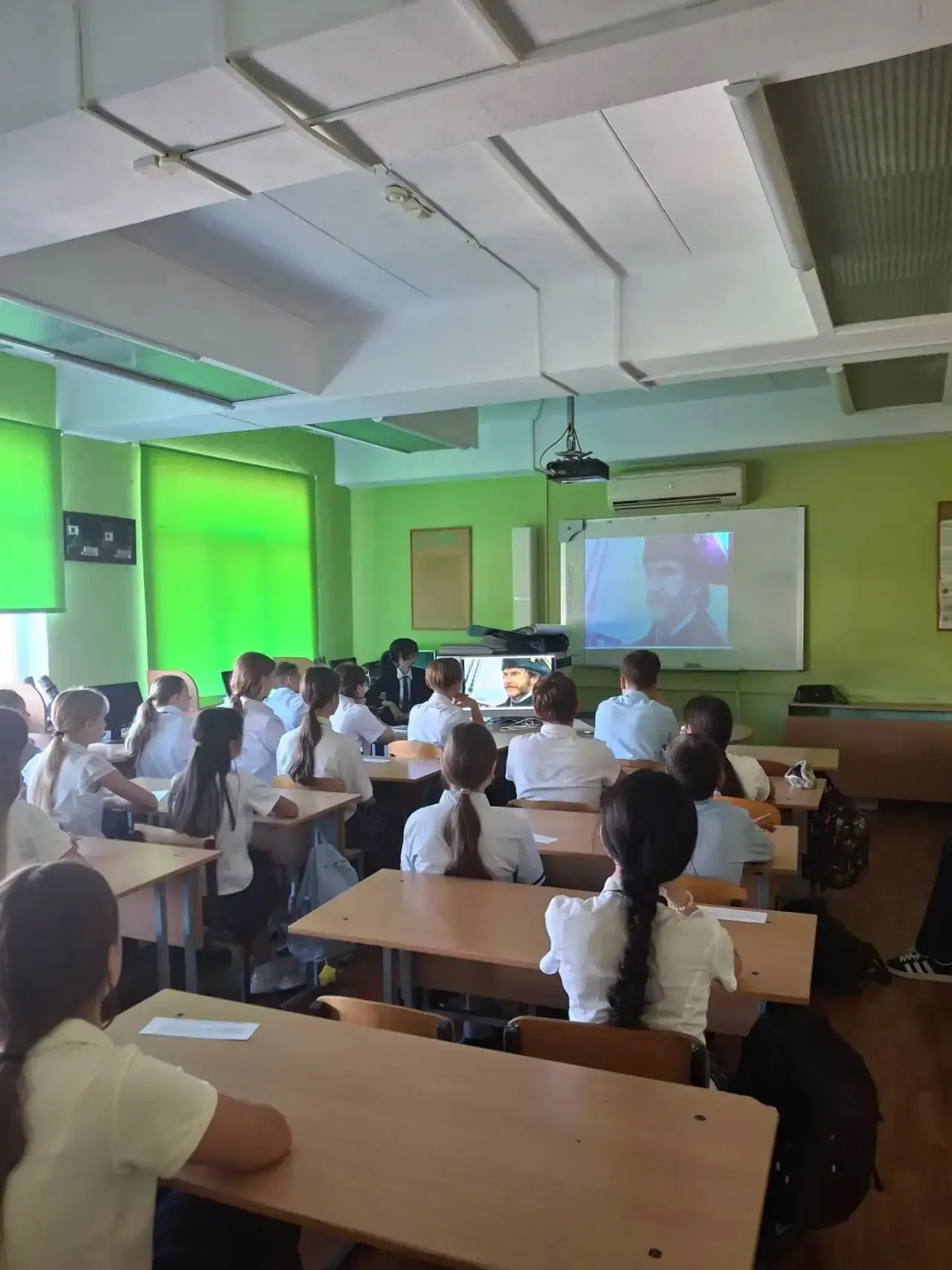 Традиционный понедельник начался с «Разговоров о важном»!