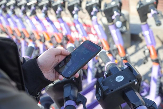 𝗥𝗼𝘀𝘀𝗶𝘆𝗮𝗹𝗶𝗸 𝗵𝗮𝘆𝗱𝗼𝘃𝗰𝗵𝗶𝗹𝗮𝗿 𝗸𝗶𝗺𝗱𝗮𝗻 𝗯𝗲𝘇𝗼𝗿?  Rossiya yoʻllarida haydovchilarga kim eng koʻp xalaqit beri