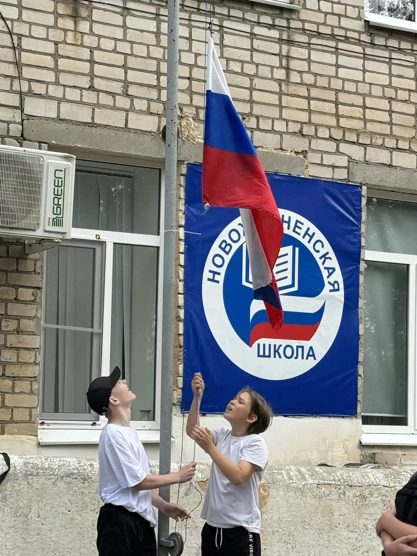 Понедельник — день активный! 🇷🇺💪Как встретишь неделю, так её и проведёшь! В нашем лагере начало н