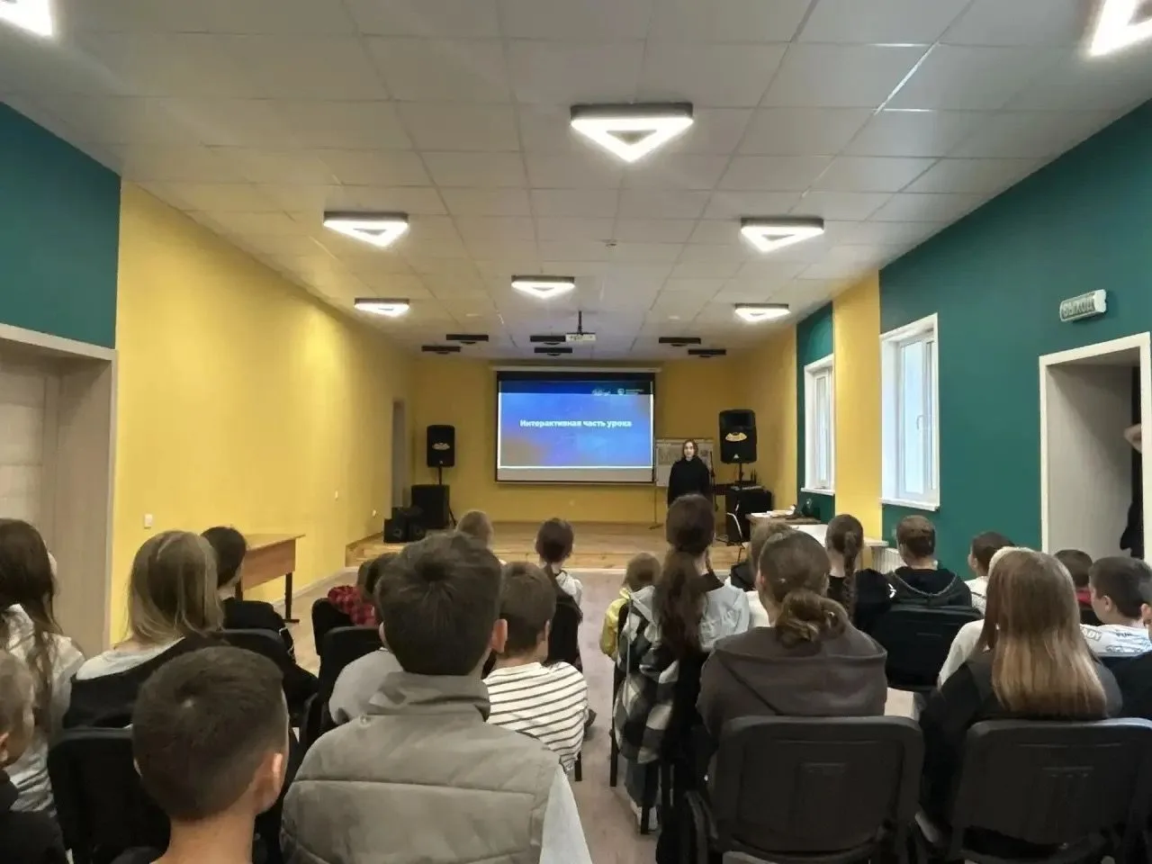 22 июня в нашем лагере прошли мероприятия, посвящённые Дню памяти и скорби. Ребята собрались вместе,