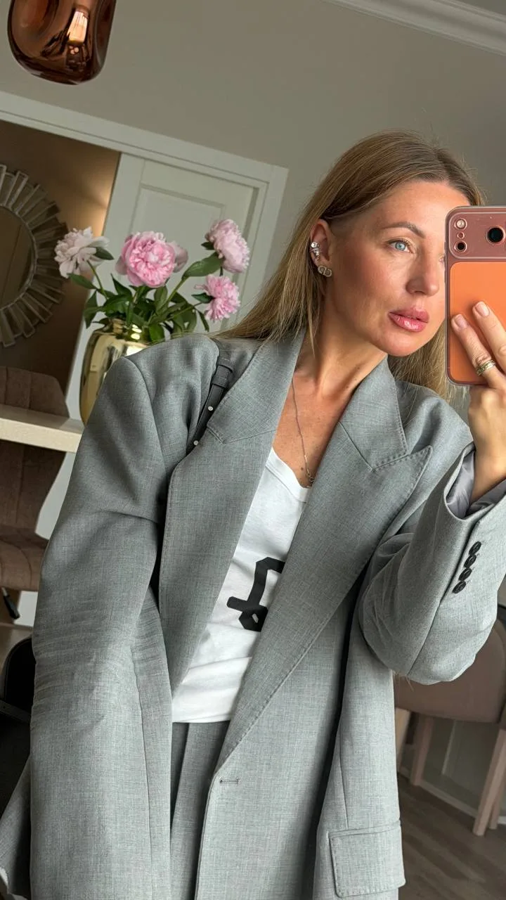 Время моего любимого костюма❤️

Костюм: lime (покупала очень давно)
Тапки: lime (прошлый сезон)
Сумк