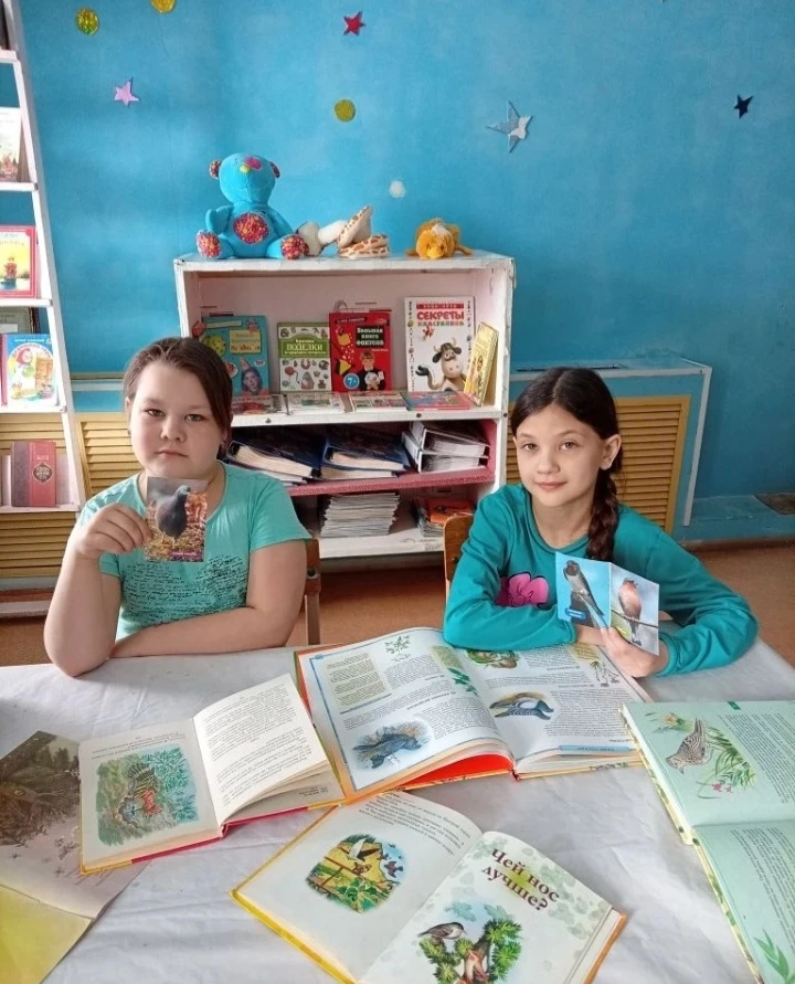"Здравствуйте, пернатые!" 🐦  Под таким названием в Железнодорожной сельской библиотеке семейного чте