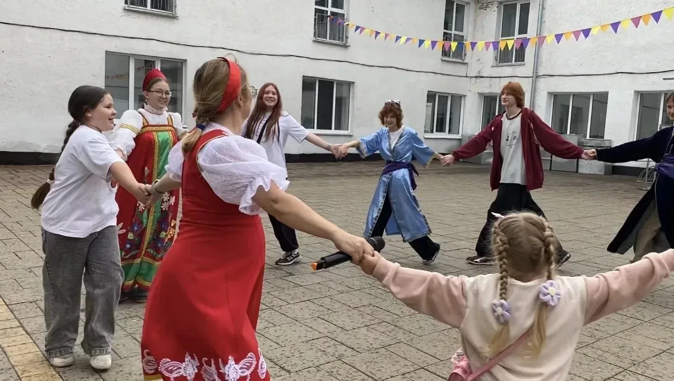 В учреждениях культуры Кемерова проходят мероприятия, посвященные Международному дню дружбы

Этот пр