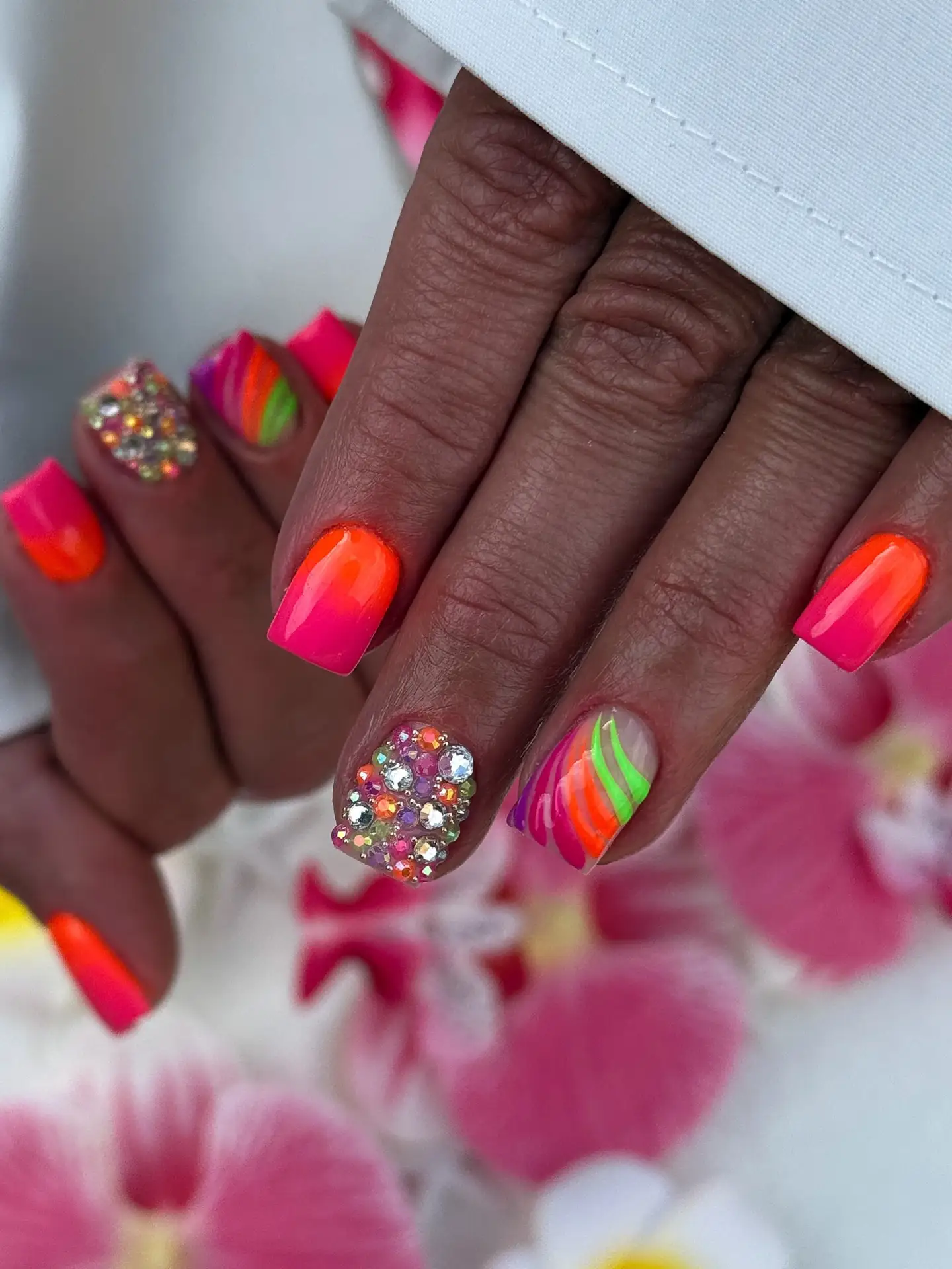 💚🧡🩷💜

Мастер zsofinails_

💅 Ногти