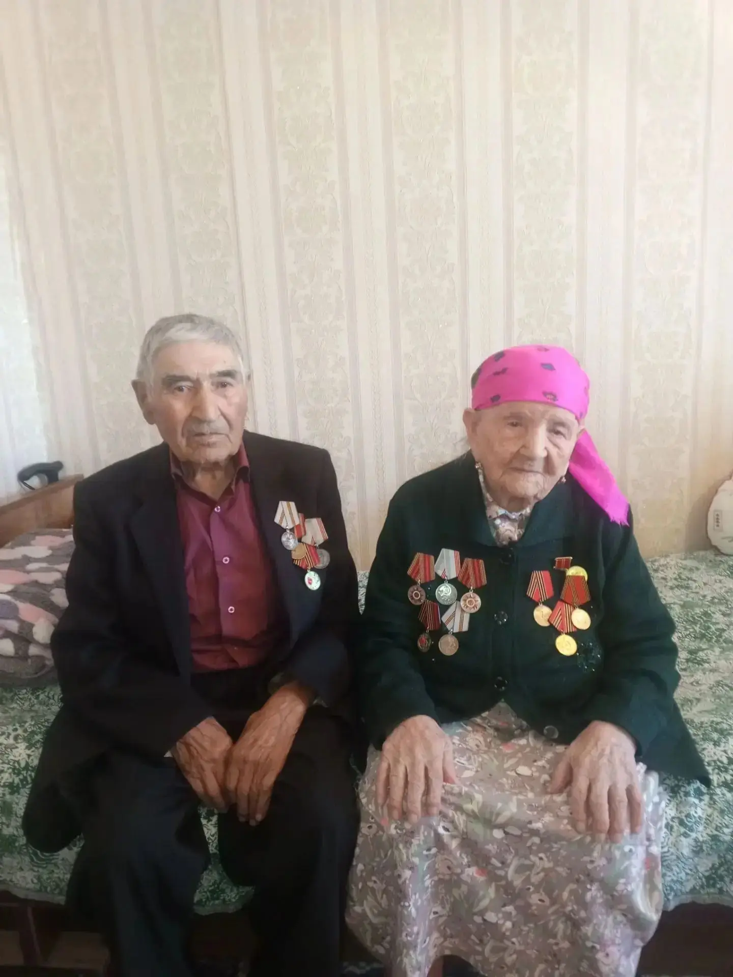 Халыҡ-ара ололар көнө уңайынан Әхмәр ауылының иң оло аҡһаҡалы - 98 йәшлек Ҡадыров Мәжит...