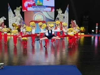 Гордимся лицеистами! Герасимова Анна и Гайдукова Виталина в составе коллектива танцевального простра