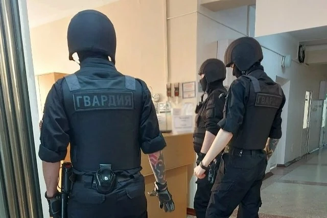 Пьяный мужчина распылил перцовый баллончик в детской больнице Новосибирска

28 июля в детской городс