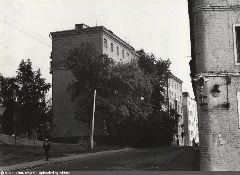Медовый переулок, дом № 12. Вид со стороны Малой Семёновской улицы 1981