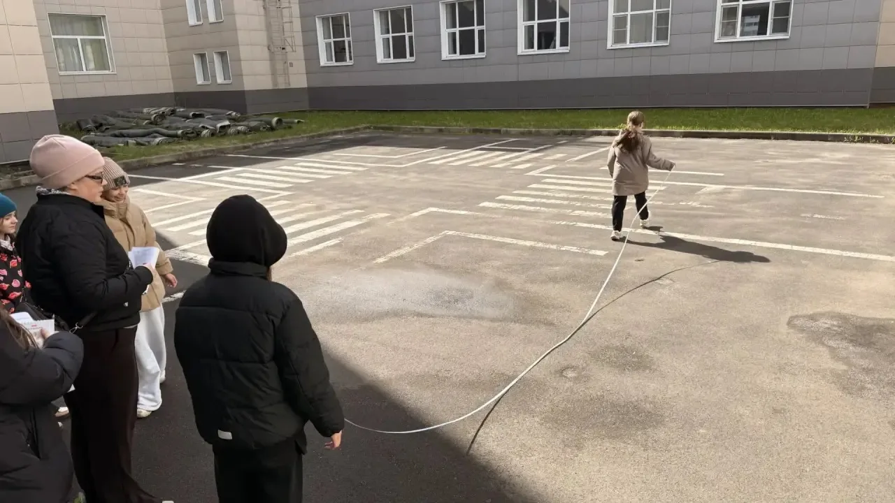 Сегодня активист школьного ученического самоуправления «Новое энергичное поколение« Кусова Милана и 