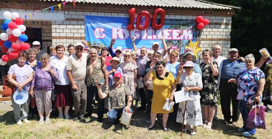 Сто лет  - Украинскому. И еще ему сто лет! 
Поселок Украинский отметил вековой юбилей
 Есть места, о