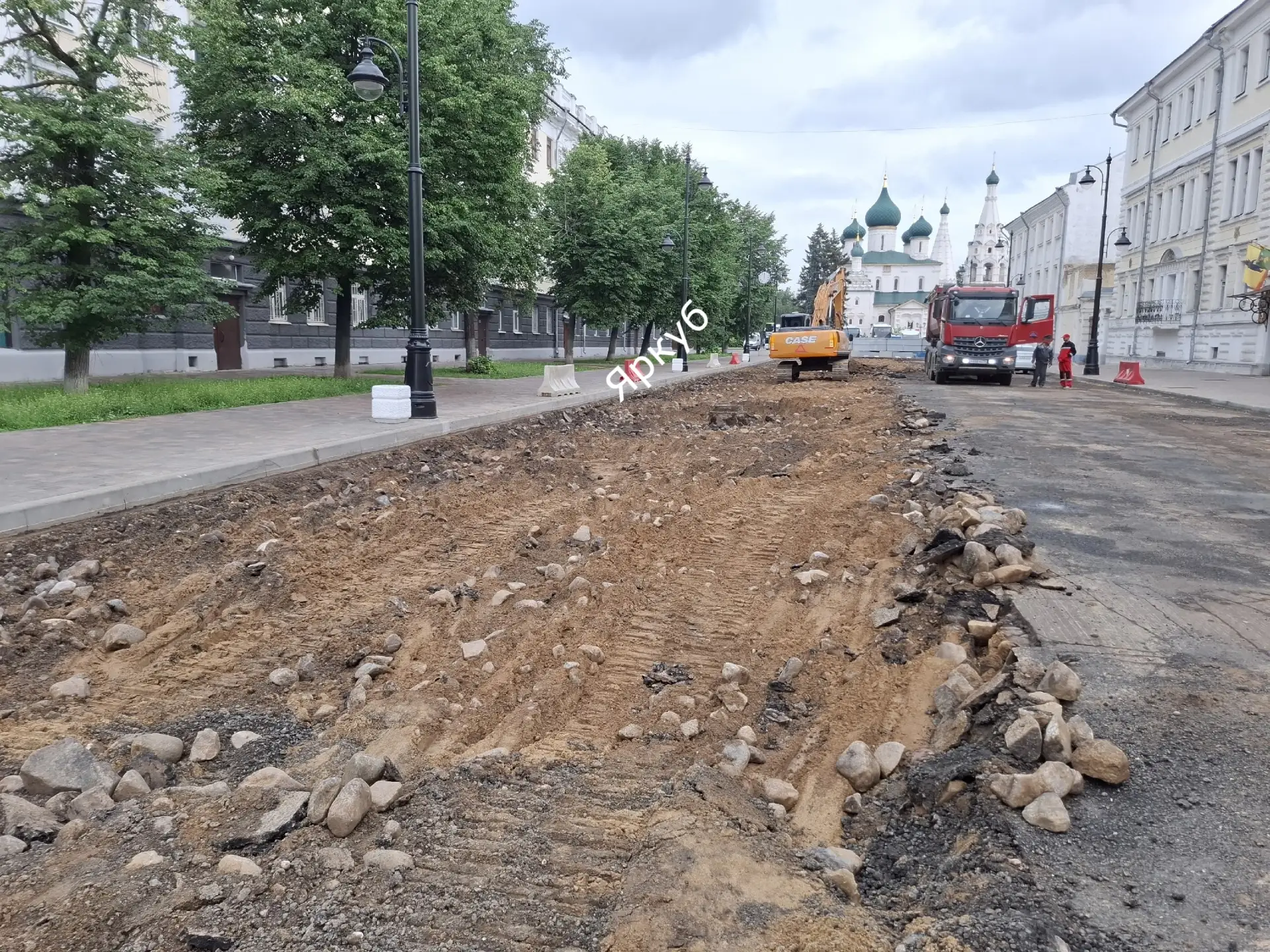 🤔 В Ярославле на участке улицы Советской начались работы по обустройству исторической мостовой.

Ещ