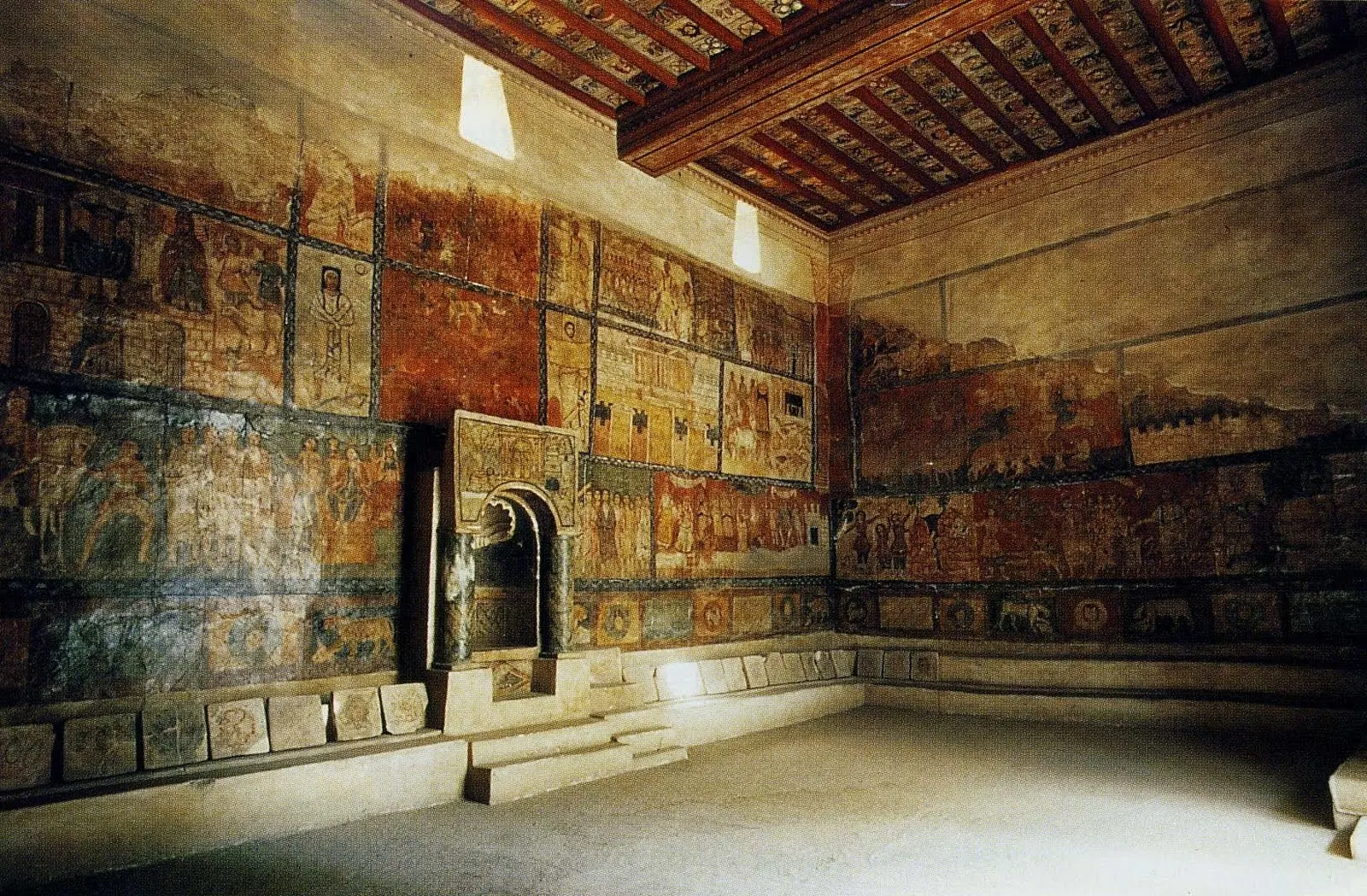 Фрески в синагоге в Дура-Европос, III в., совр. Сирия  1) Общий план 2) Египетская царевна находит М