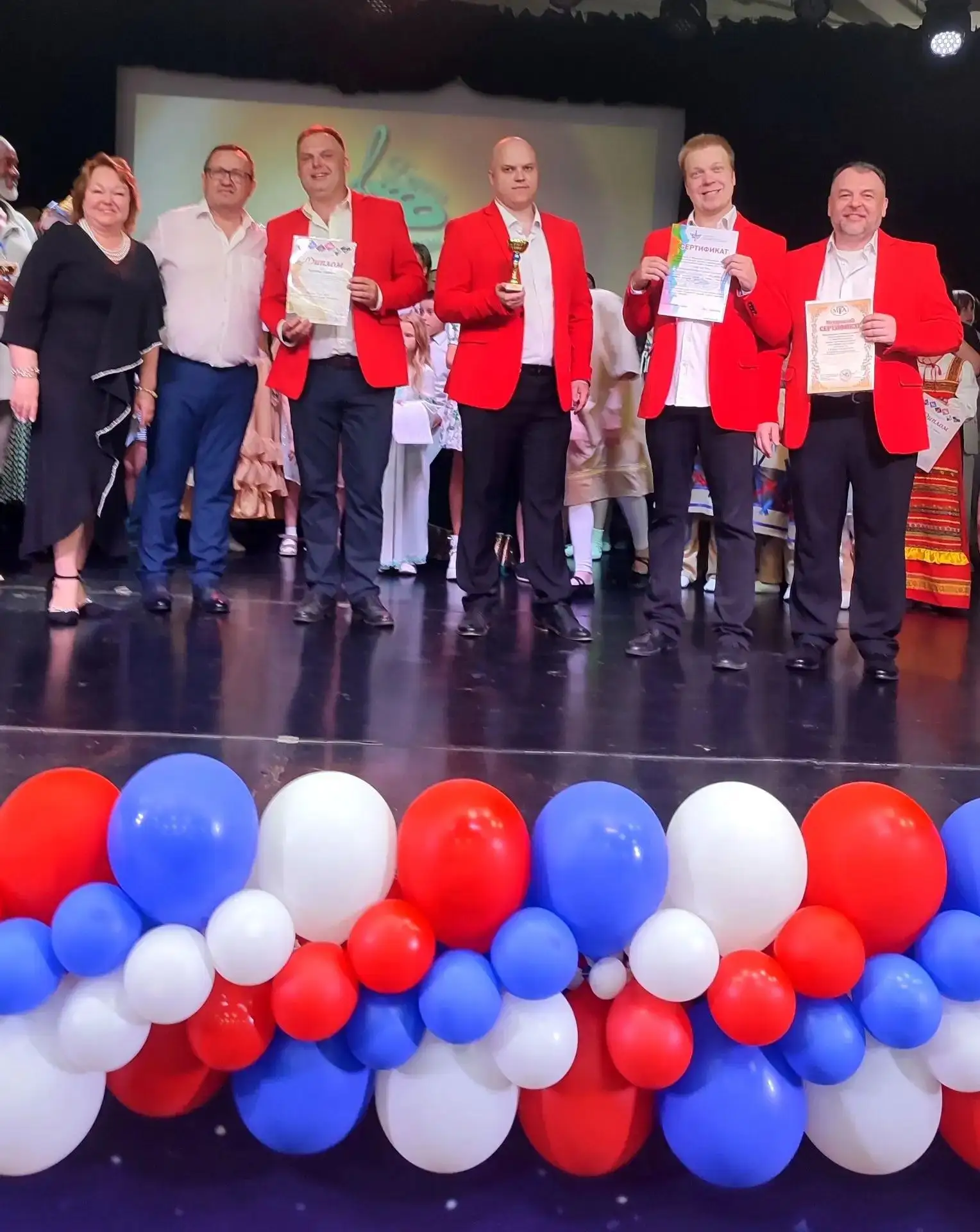🎉Делимся потрясающей новостью!
🎤Вокально-хоровая студия «Оттепель» квартет «Арт-ДИАС» (руководител