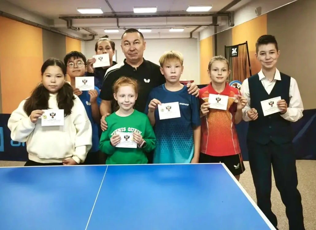 👍👍👍 Отметили теннисистов - разрядников памятными значками 💪💪💪