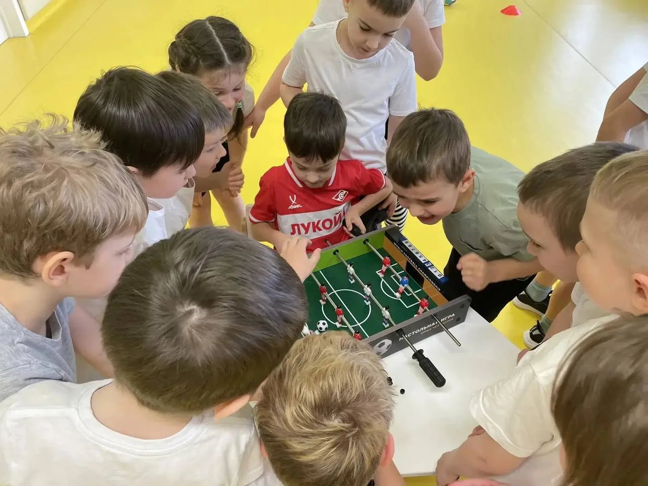 В рамках проекта «Футбол в школе» прошёл этап «Футбольное двоеборье» (фиджитал-футбол). ⚽  Ребята ст