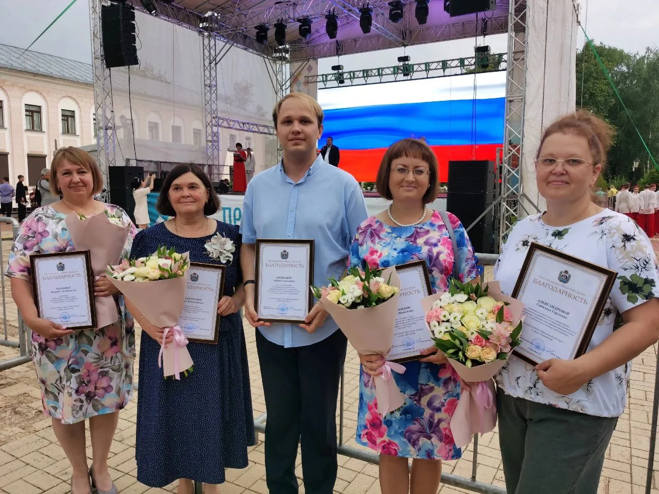 🎆 В День города Старая Русса награждены работники образования💐