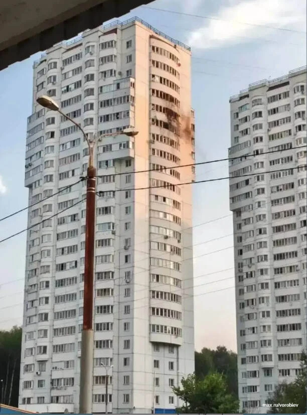 В подмосковном Чехове украинский беспилотник попал в многоквартирный дом. Как уточнил губернатор Вор