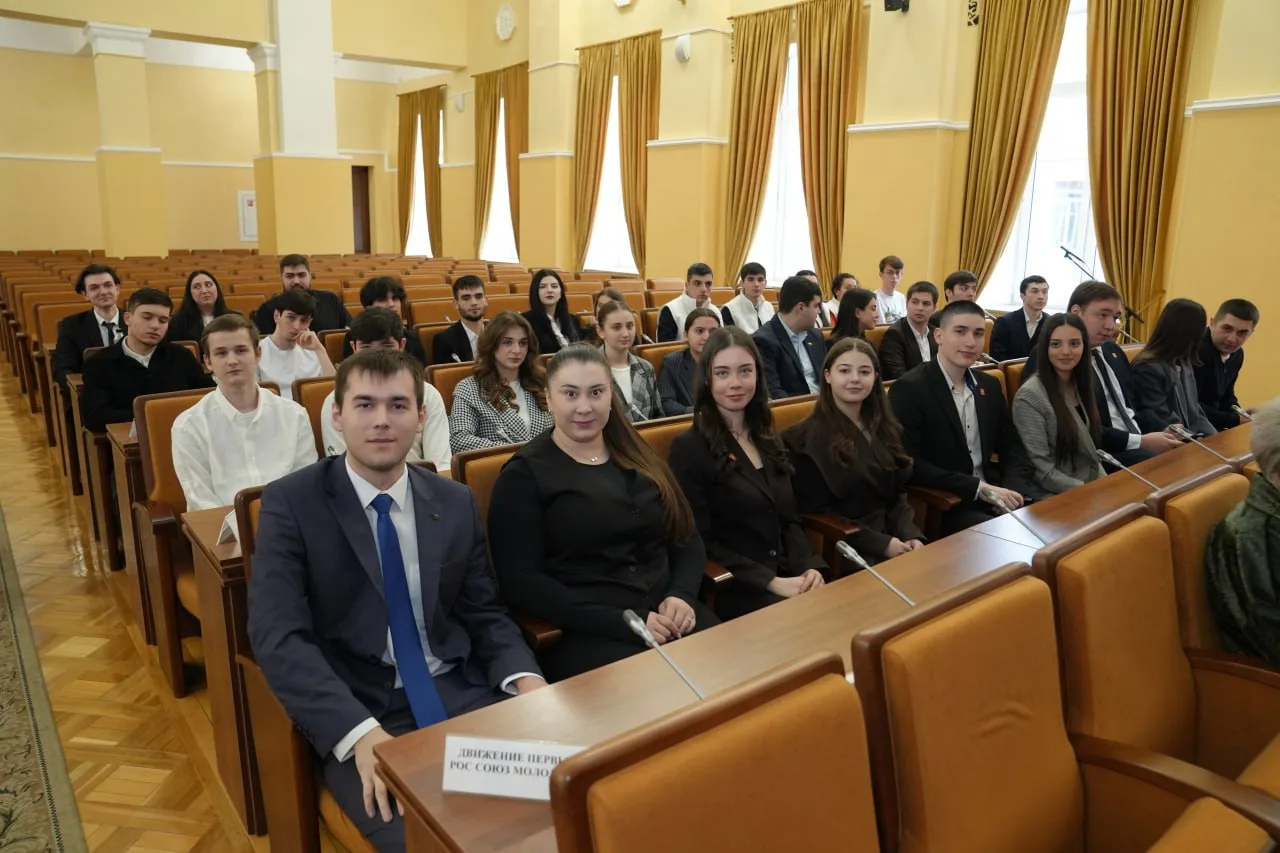 Студенты СКГМИ стали участниками открытого диалога с Председателем Парламента Северной Осетии Таймур