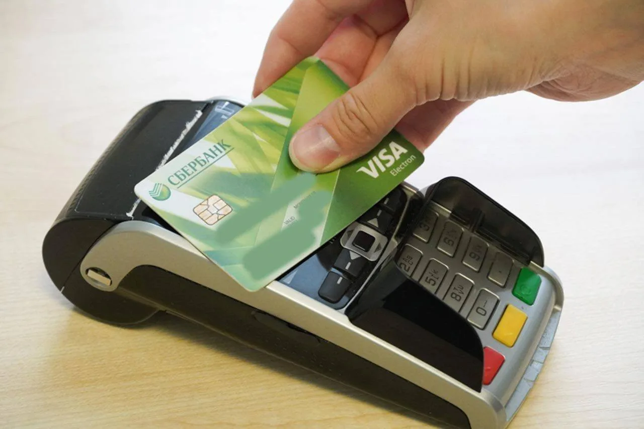 💳 За оплату чужой банковской картой можно получить до шести лет лишения свободы.