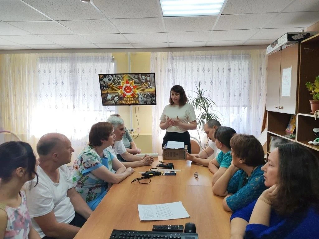 Сегодня наши проживающие приняли участие в мастер-классе "Георгиевская лента", организаторами которо