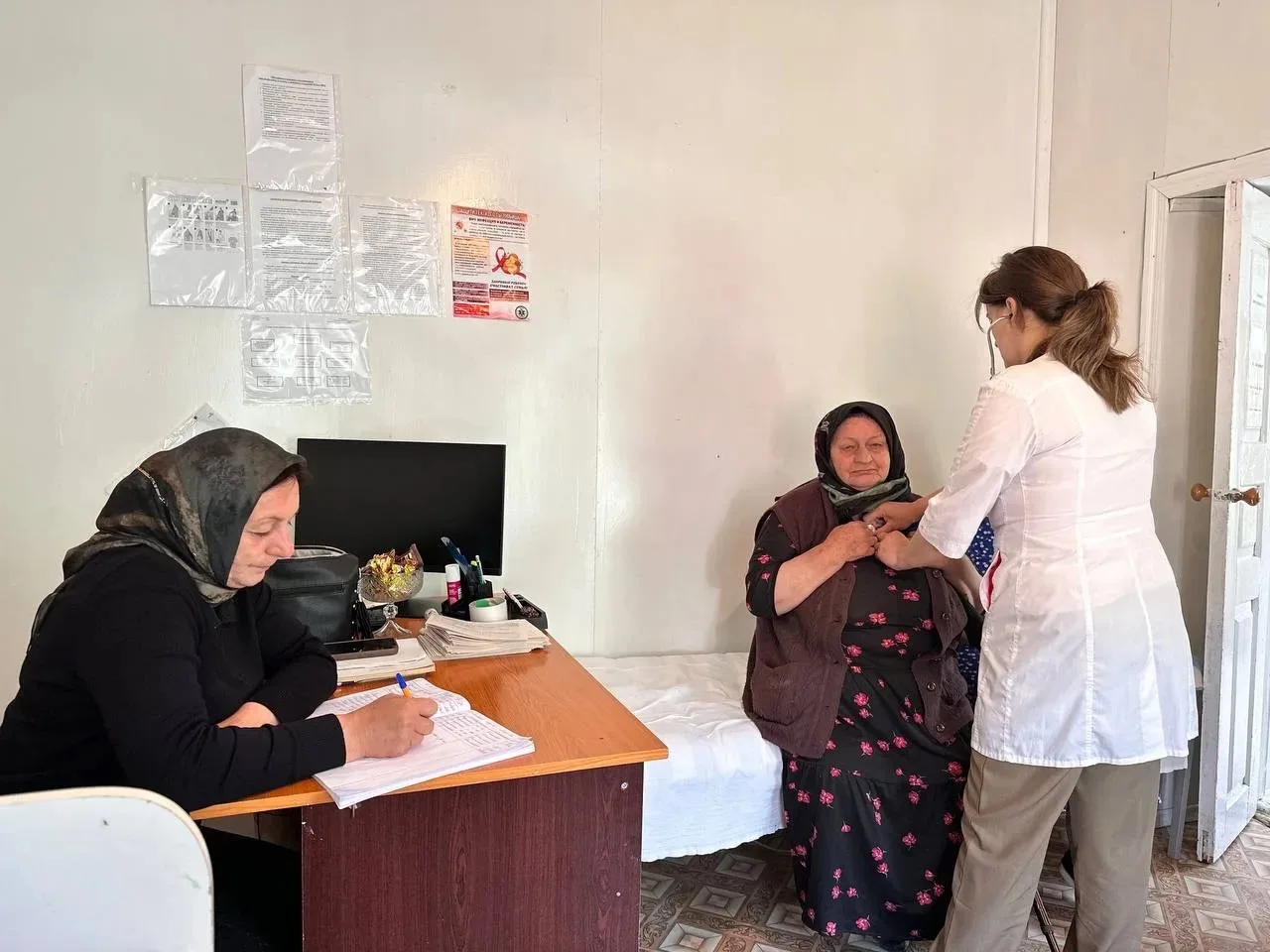 🏥 В Рутульском районе продолжается доставка пожилых граждан в больницы в рамках нацпроекта «Семья»
