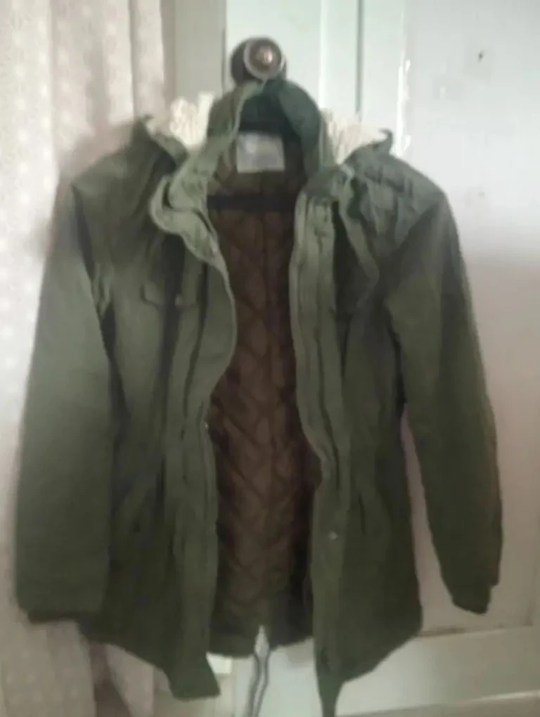 Продам куртки,парки женские б/у ,в хорошем состоянии р-р 42-44  46-48  Тел для связи 89041650404  💰Ц