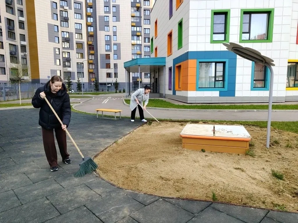 В дошкольном отделении «Мечта» успешно прошел Всероссийский субботник. 🍀🍀🍀 Сотрудники учреждения при