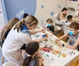 Бумажные змеи, фетровые пингвины, пластилиновые дельфины и живые коты с двигающимися гл...