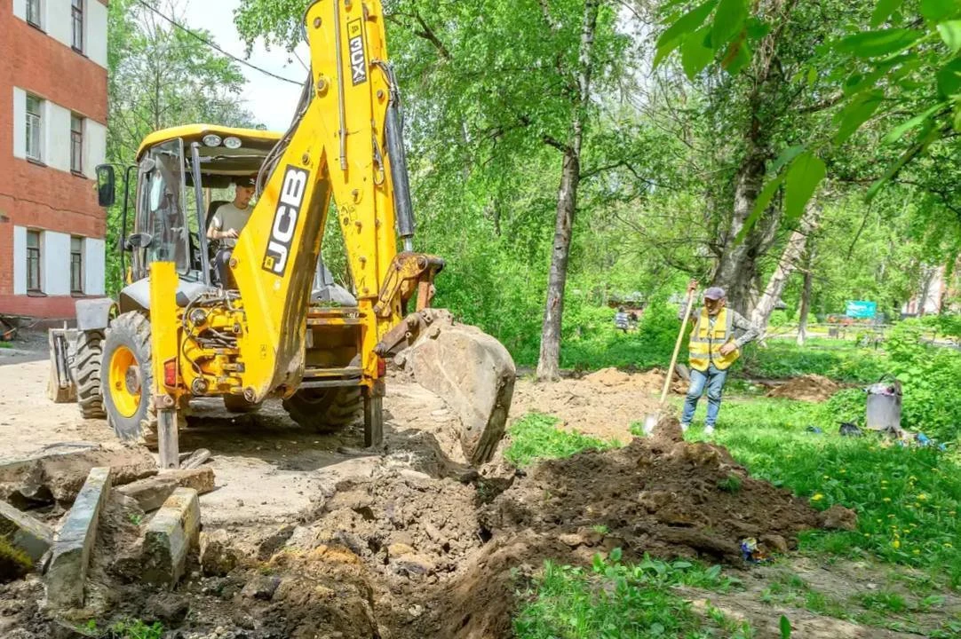 🛠 В Подольске на улице Литейной около дома №3 начали благоустраивать дворовую территорию   На данный