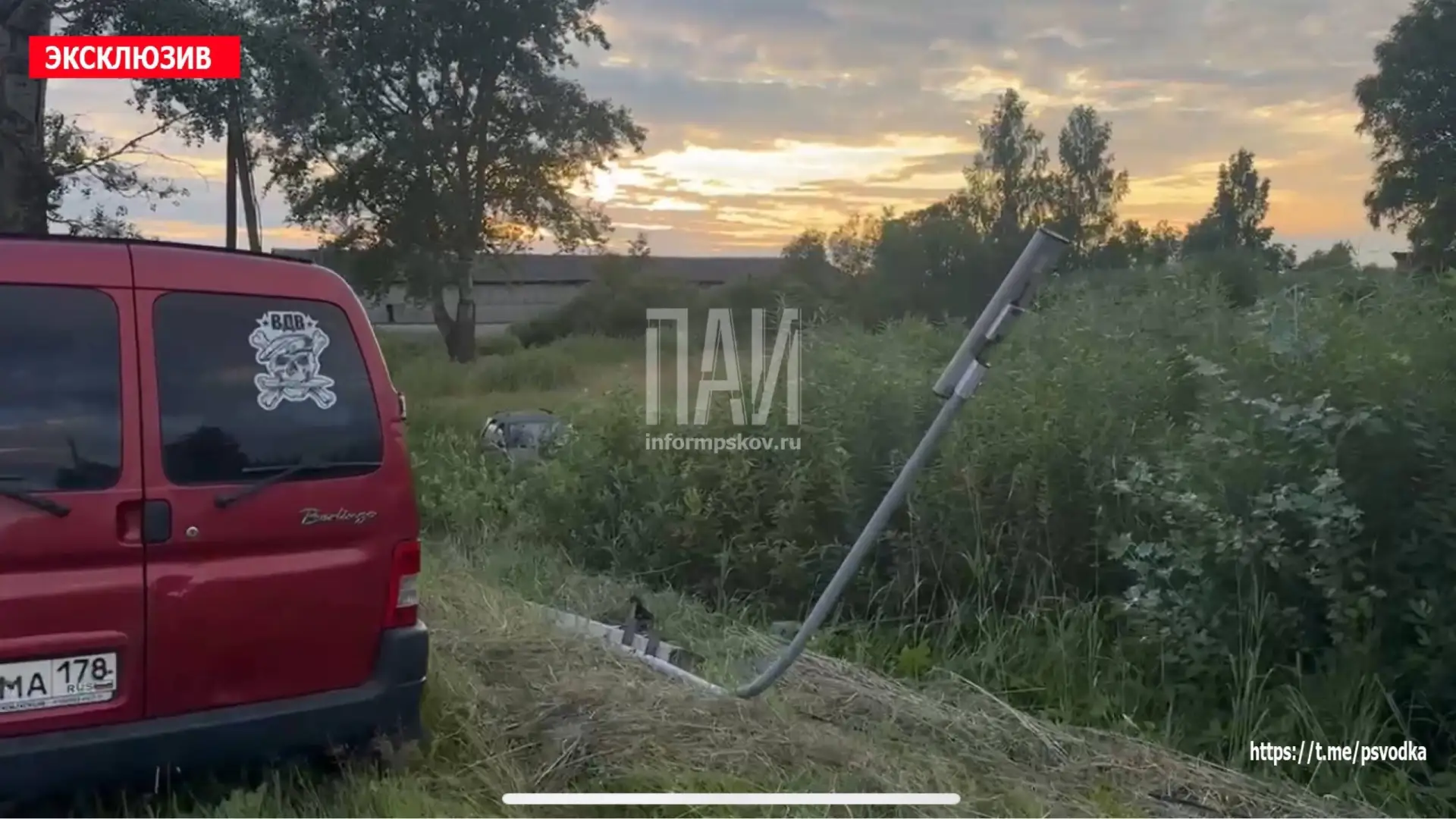 ❗️В Псковском районе, у деревни Похвальщина на повороте к улице Огурцовской, водитель автомобиля ВАЗ