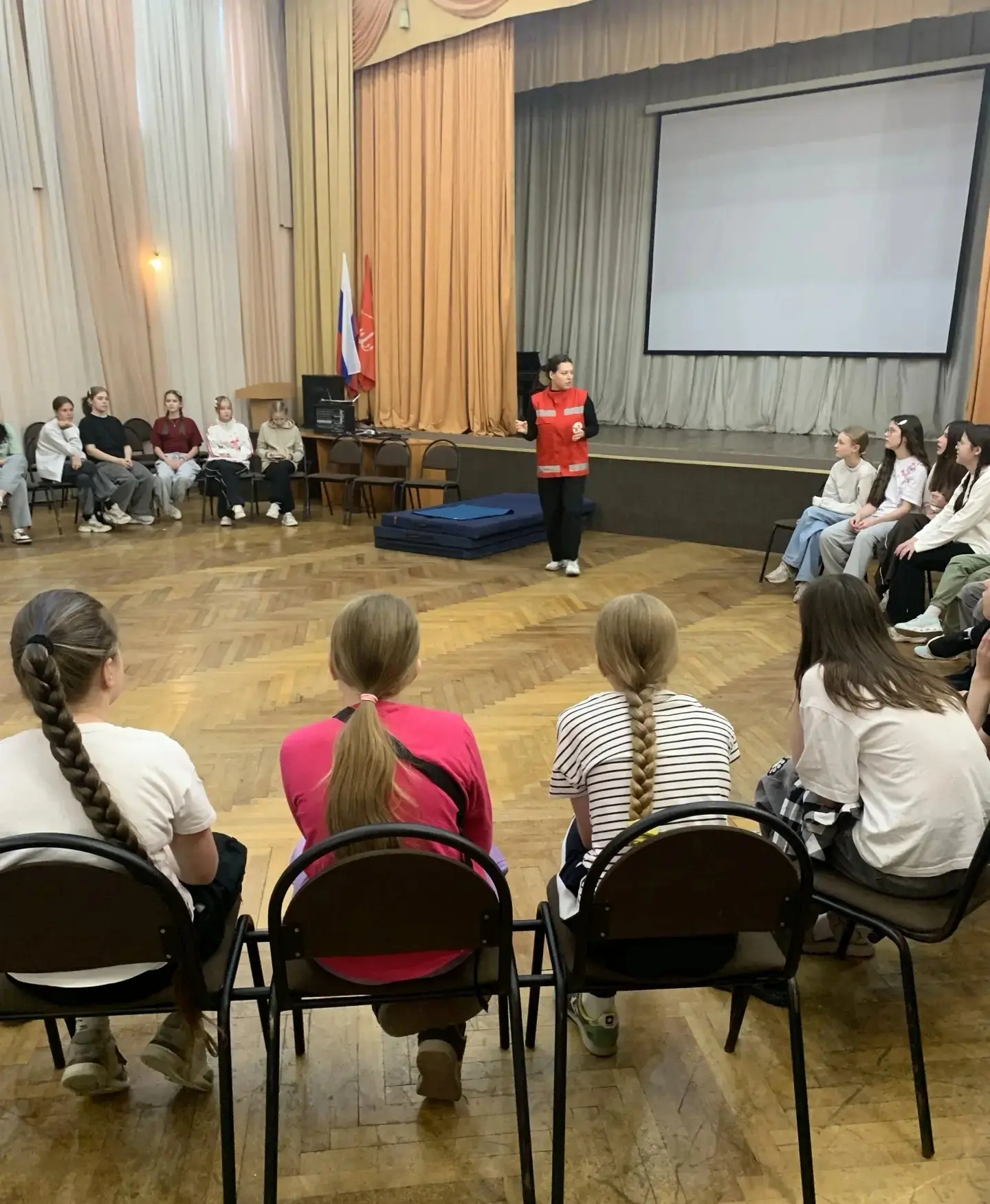 Сегодня наш летний лагерь "Радуга" посетили представители Российского Красного Креста. 

✔️Ребятам р