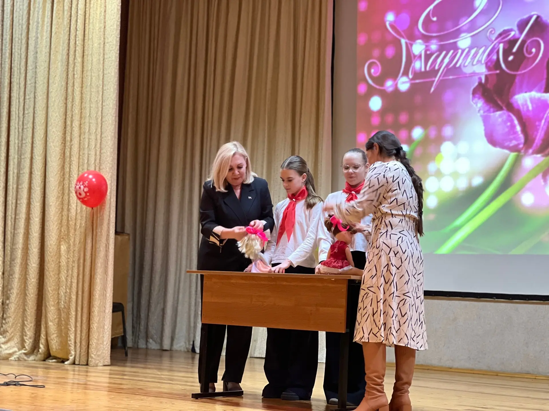 🌷 Весна, цветы и наши прекрасные дамы!  В нашей школе состоялось особенное мероприятие, посвященное 