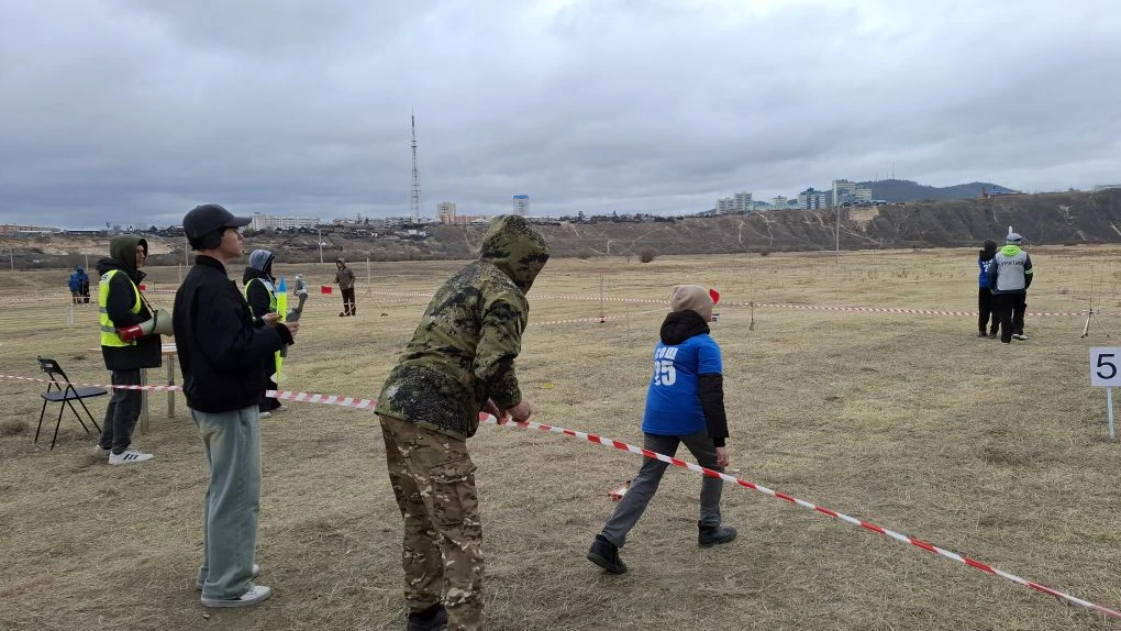 Активно продолжается второй день соревнований по ракетам на острове Богородский.   Погода испытывает