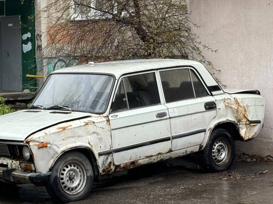 🚗 Что делать, если во дворе стоит брошенный автомобиль?

Брошенные автомобили могут занимать парков