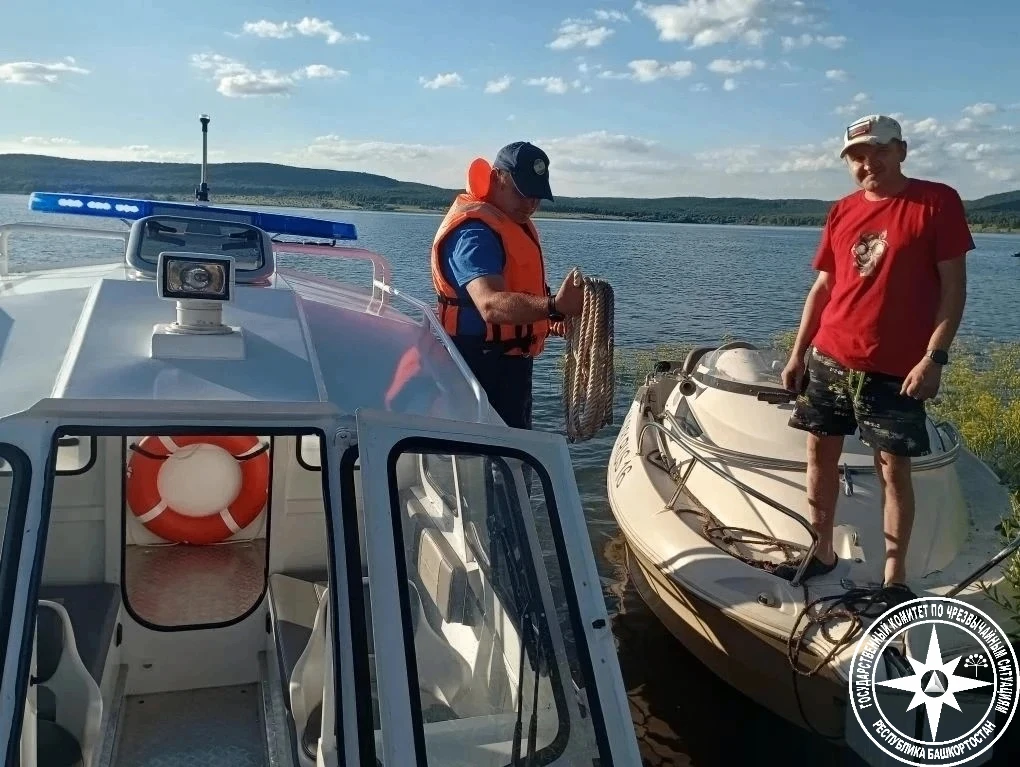На Нугушском водохранилище спасатели Госкомитета Республики Башкортостан по чрезвычайны...
